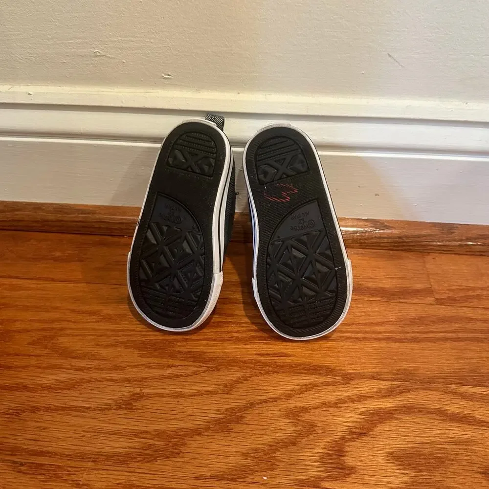 Toddler Converse Sneakers sz 6